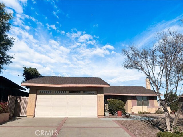 Primary Photo - 220 Eagle Nest Dr