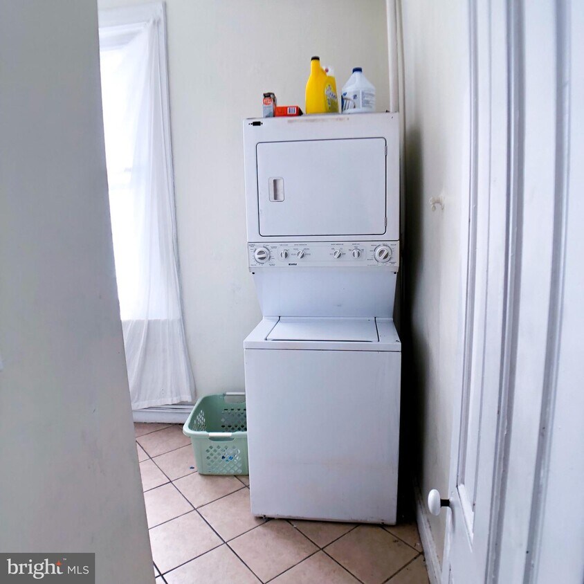 Foto principal - 1327 W Fayette St