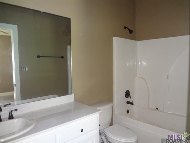 Building Photo - 32424 Creek Pointe Dr