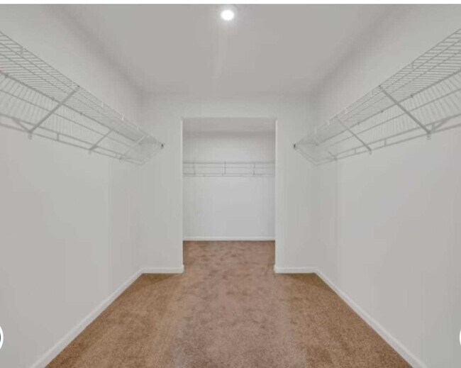 Foto del edificio - 529 Wolverine Dr