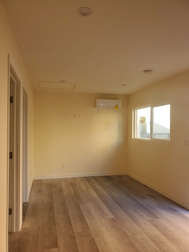 Foto principal - 2247-2244 S Cochran Ave