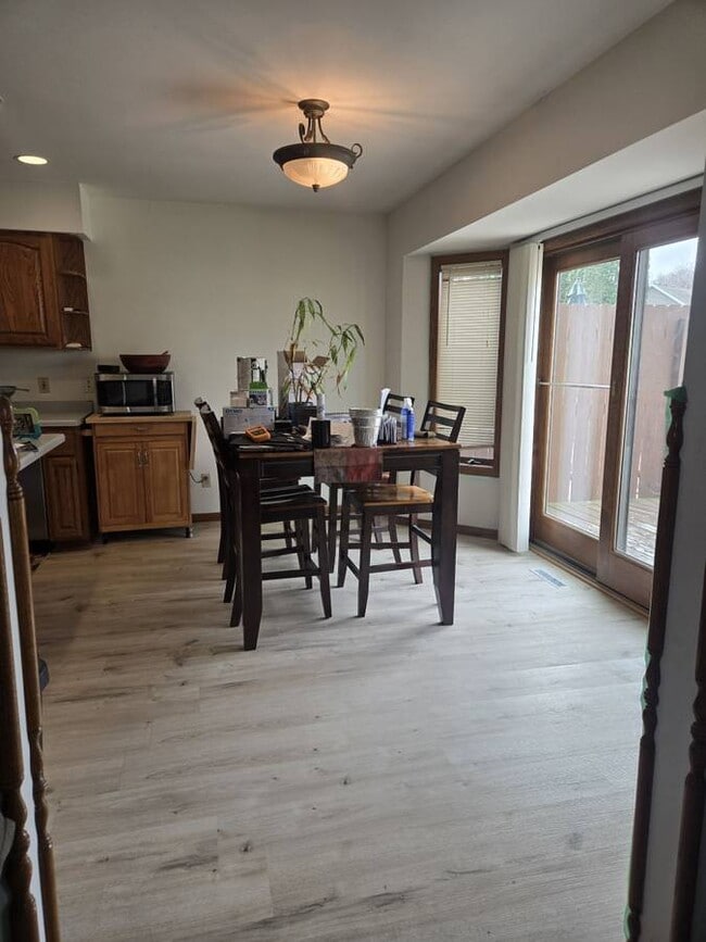 Foto del edificio - 5849 Woodland Dr