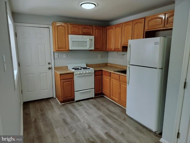 Building Photo - 2143 S Beechwood St