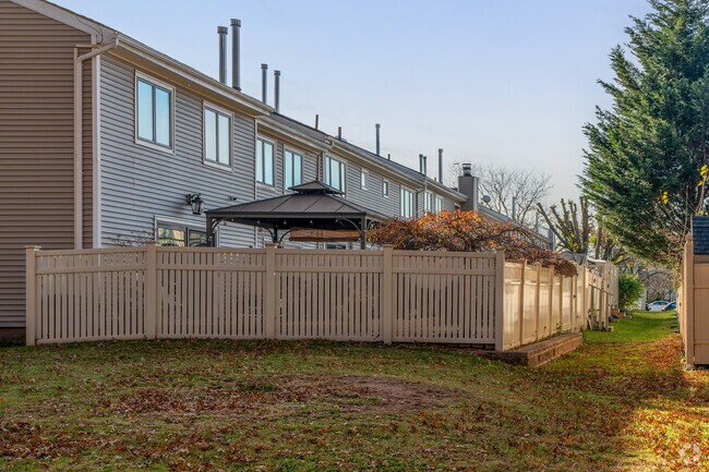 Building Photo - Woodbrooke Estates Condominiums
