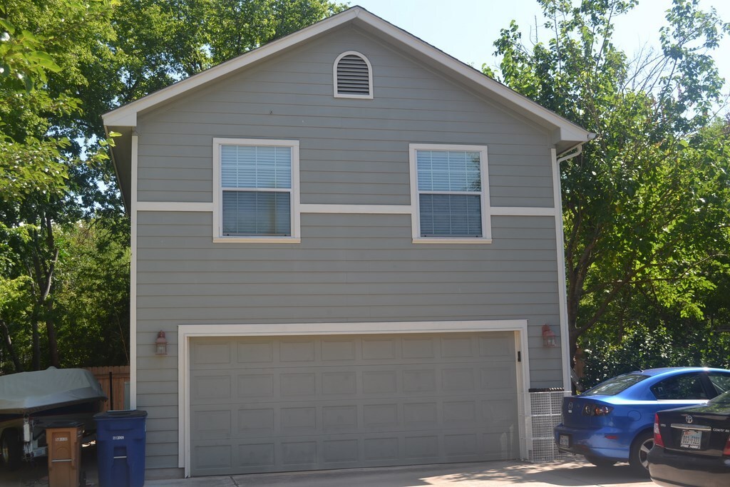 Primary Photo - 1/1 Garage Apt - Central Austin