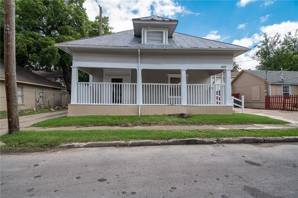 Primary Photo - 2801 Throckmorton St