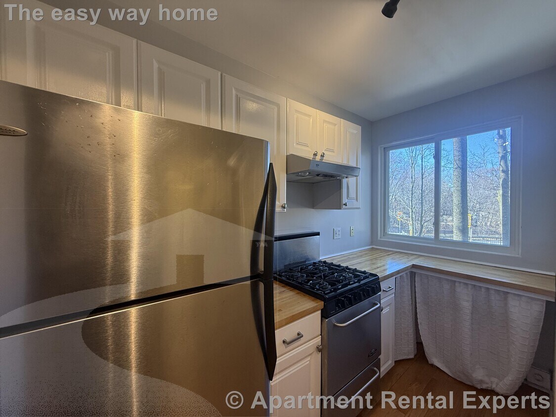 Primary Photo - 63 Waterhouse St