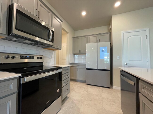 Foto del edificio - 2151 Appleton Cir S