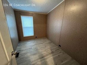Building Photo - 104 Coachlight Dr