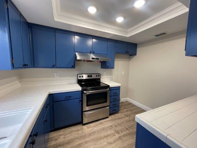 Foto del edificio - Updated 3 Bed 1.5 Bath Townhome
