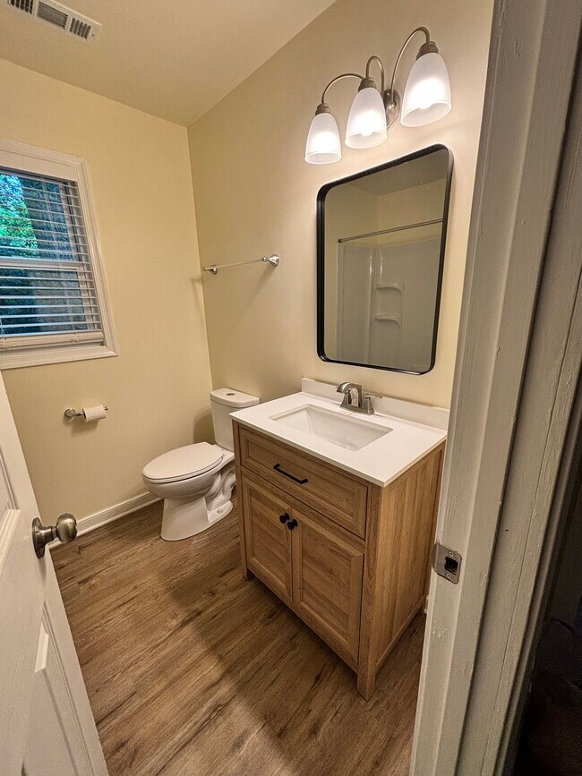 Foto del edificio - 16321 Rhodes Ln
