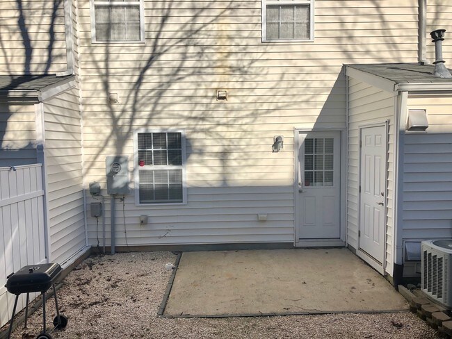 Vista trasera de la casa - 3357 Tarleton W