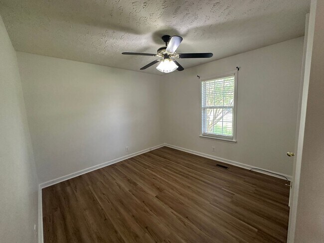 Foto del edificio - Charming 3 Bed 2 Bath Home In Murfreesboro