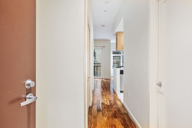 Building Photo - Beautiful Studio in Belltown