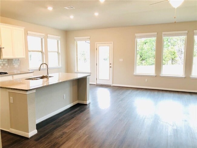 Building Photo - 508 Gabrielle Anne Dr
