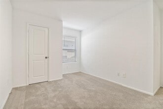 Building Photo - 17715 Grv Hl Dr