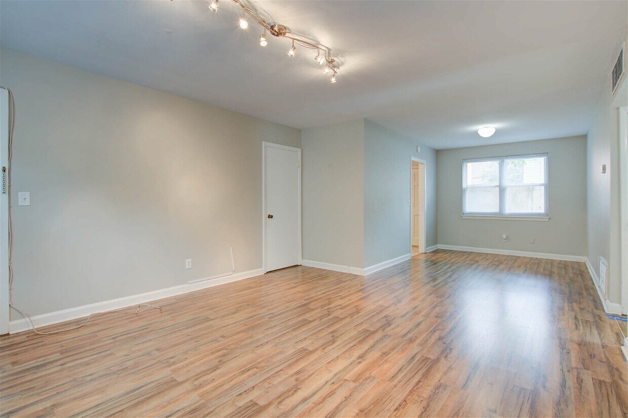 Primary Photo - 117 Wentworth Street Apt #B, Charleston, S...