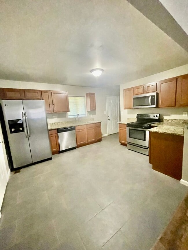 Foto del edificio - Ravencroft2915 is a 3-bedroom, 1-bath home in the Smallwood area of Charlotte, NC, located minute...