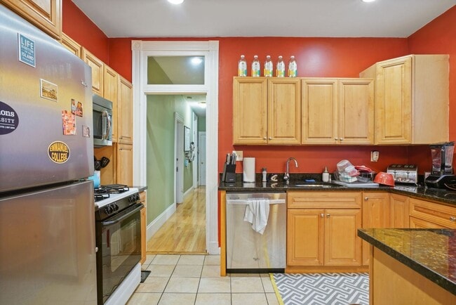 Building Photo - 9/1/26 No Fee! Spacious Mission Hill/Brigham Circle 3BR w/d in unit!