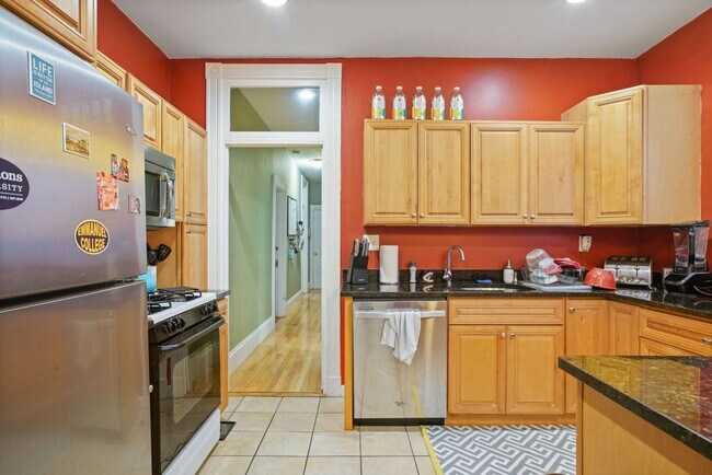 Foto del edificio - 9/1/26 No Fee! Spacious Mission Hill/Brigham Circle 3BR w/d in unit!