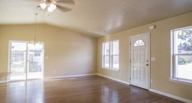 Foto del edificio - Open Floor plan 2 Bed 2 Bath Close to Downtown Jacksonville