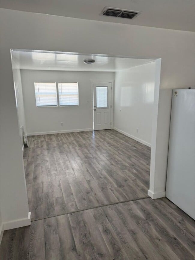 Building Photo - Beautiful 3 bedroom