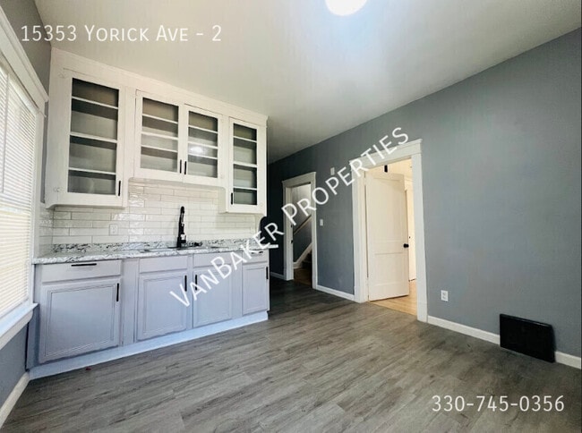 Building Photo - 15353 Yorick Ave