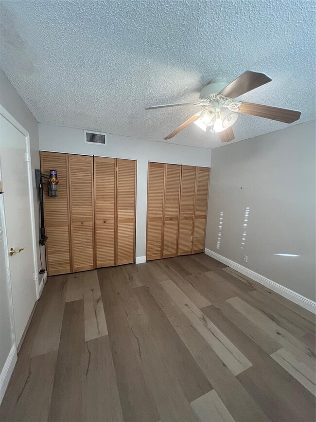 Building Photo - 6075 N Sabal Palm Blvd