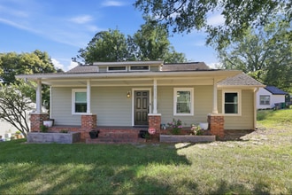 Building Photo - 2508 Rozzelles Ferry Rd