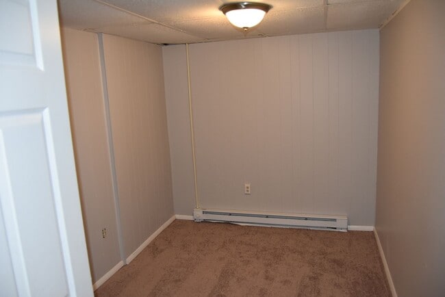 Building Photo - Apartment