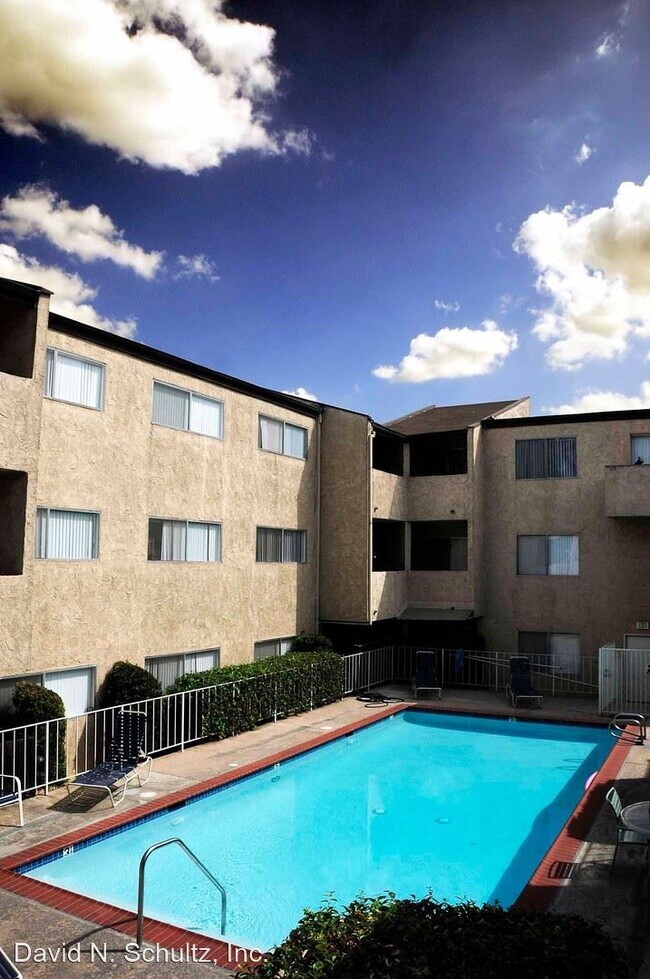 Building Photo - 930 N Monterey St