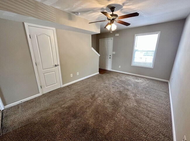 Interior Photo - 685 Tracy Ln