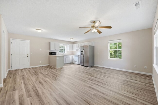 Building Photo - Welcome to Overbrook!
