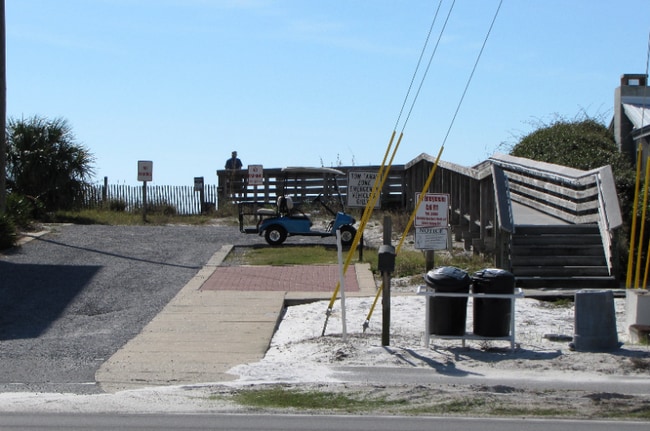 Building Photo - 350 Tradewinds Dr
