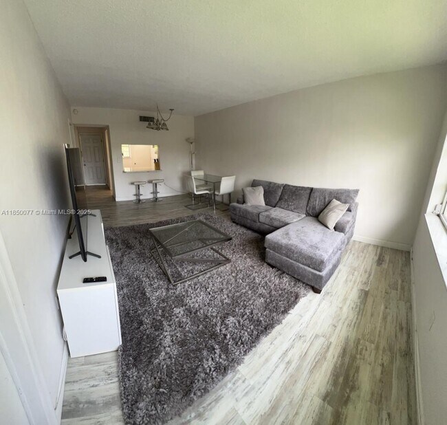 Foto del edificio - 2825 NE 201st Terrace