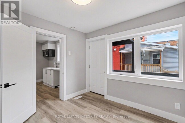 Photo du bâtiment - 222 McArthur Ave.