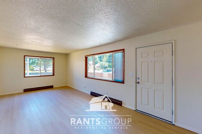 Building Photo - 806R