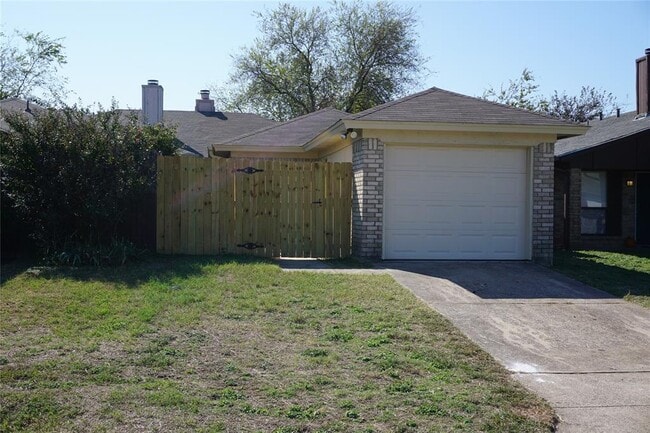 Building Photo - 6624 S Creek Dr