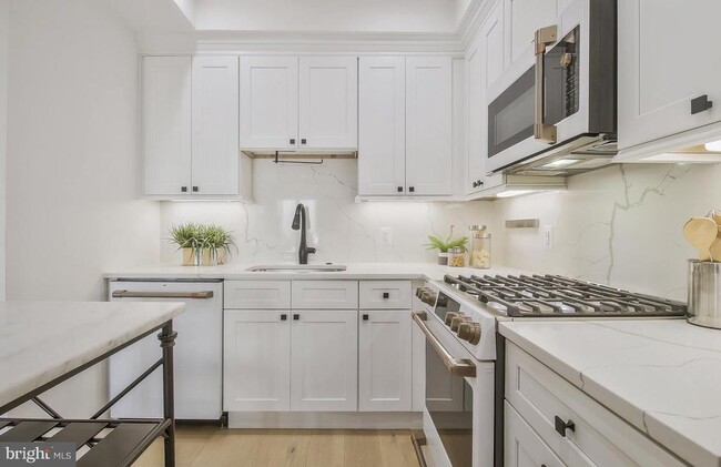 Foto del edificio - 1654 K St NE