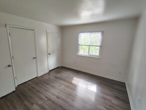 Building Photo - 600 Reusens Rd