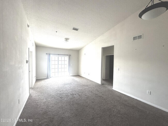 Foto del edificio - 8201 Green Parrot Rd