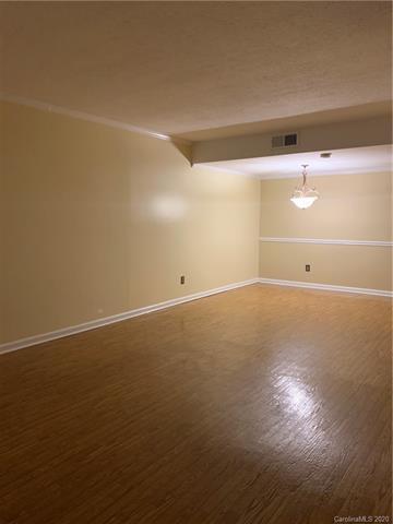 Building Photo - 7907 Oak Meadow Ct