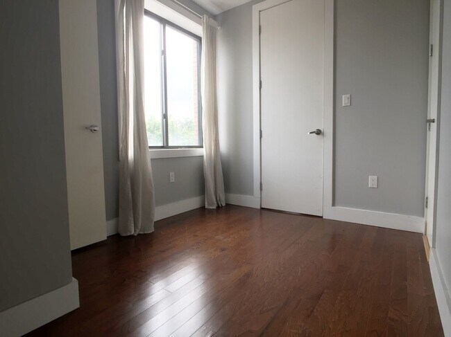 Building Photo - 1350 Myrtle Ave