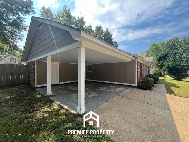 Photo - 5999 Pebblehill Dr House