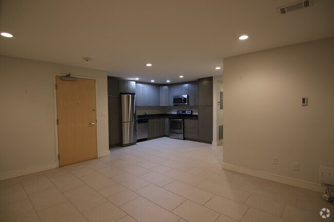 Building Photo - 547 Columbus Ave