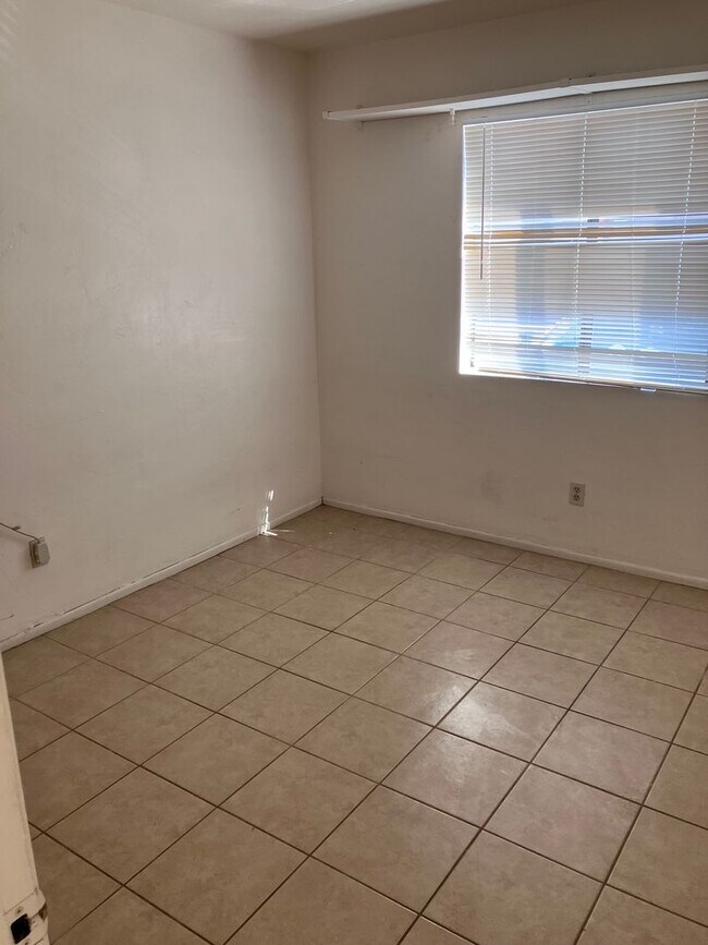 Foto del edificio - 838 E Adams St