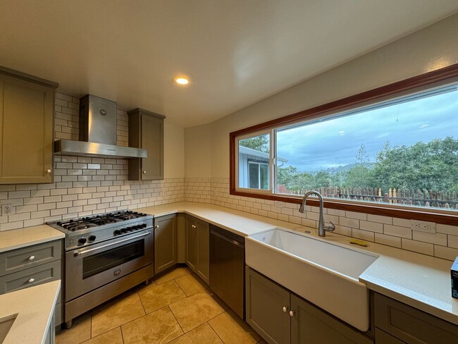 Building Photo - Beautiful 3 bedroom gated home in Aptos Hi...