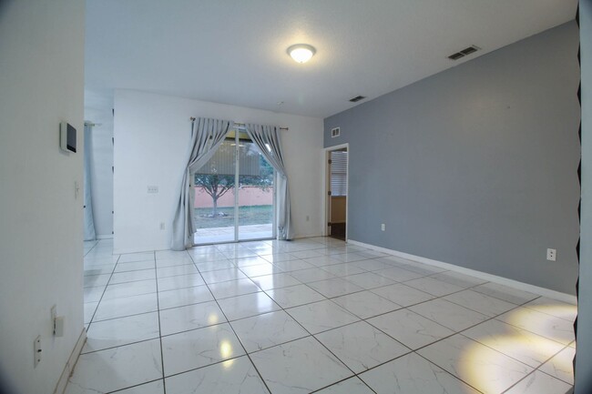 Foto del edificio - 224 Highland Meadows Ave