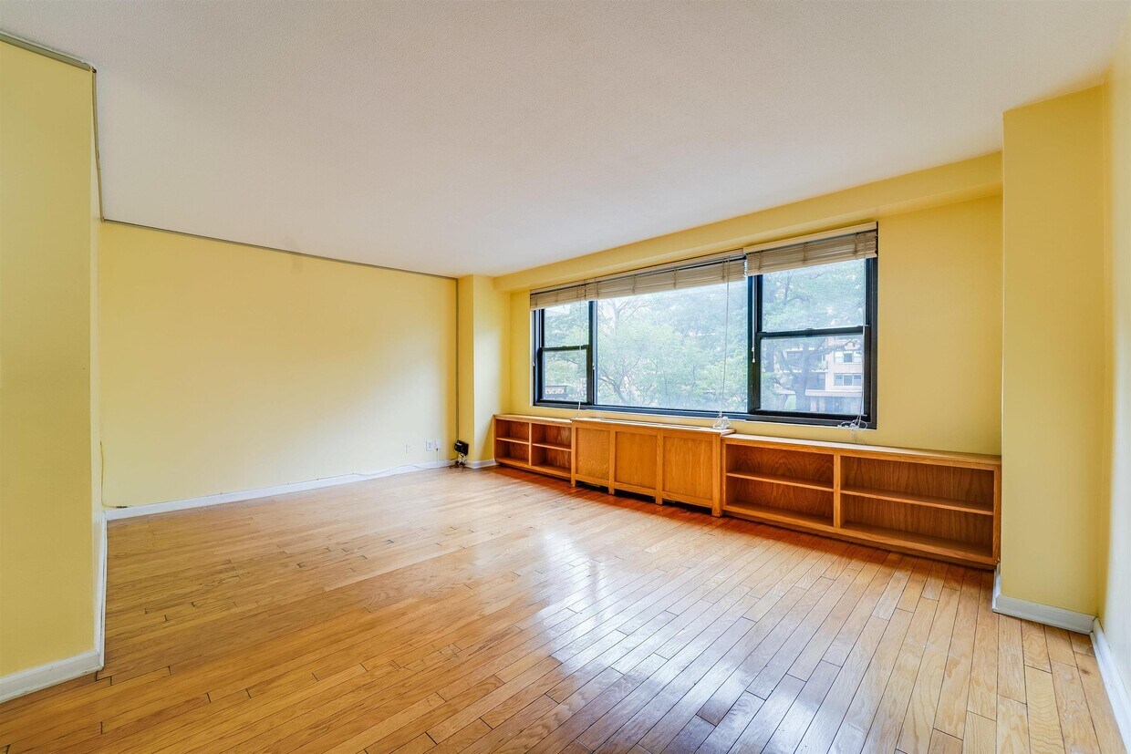 Primary Photo - 201 St Pauls Ave