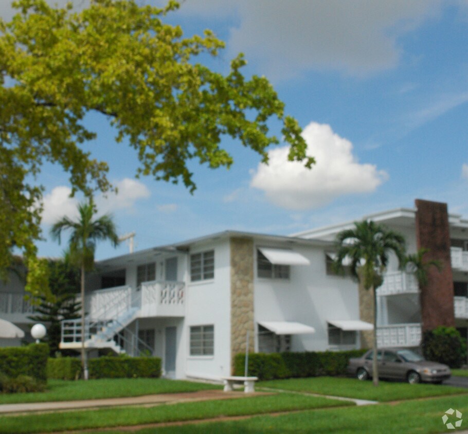 Foto principal - 314 S Luna Ct Hollywood, FL 33021